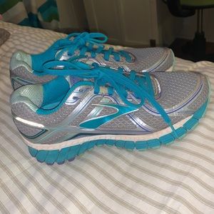 Brooks size 6.5!!